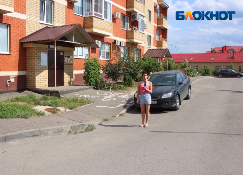 Три года в ожидании обрушений: власти Волжского игнорируют полуметровую просадку грунта под жилыми домами