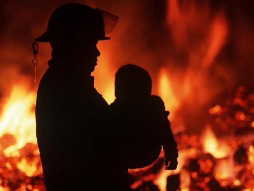 Семилетний ребенок пострадал в пожаре в Волжском