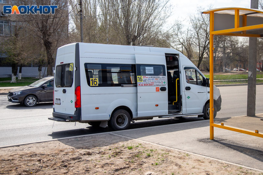 В Волжском оштрафовали маршрутчика за давку в салоне