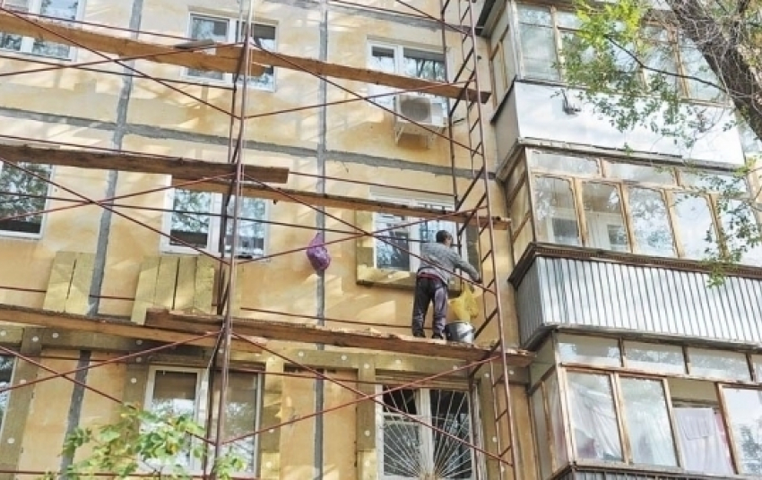 Подрядная организация получила аванс на ремонт двух домов Волжского