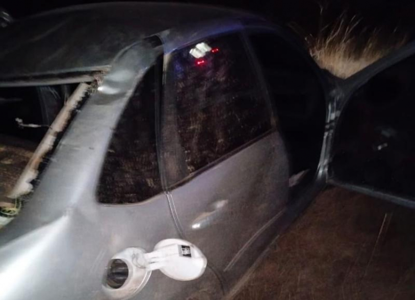 Съехал с дороги и опрокинулся: смерть настигла водителя на трассе в Волгоградской области