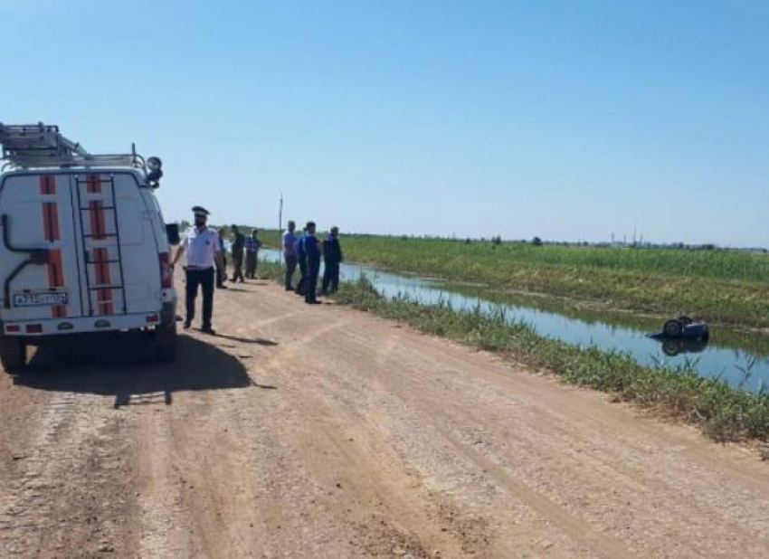 Среди восьми погибшиx в утопленном под Волжским авто оказалось трое детей