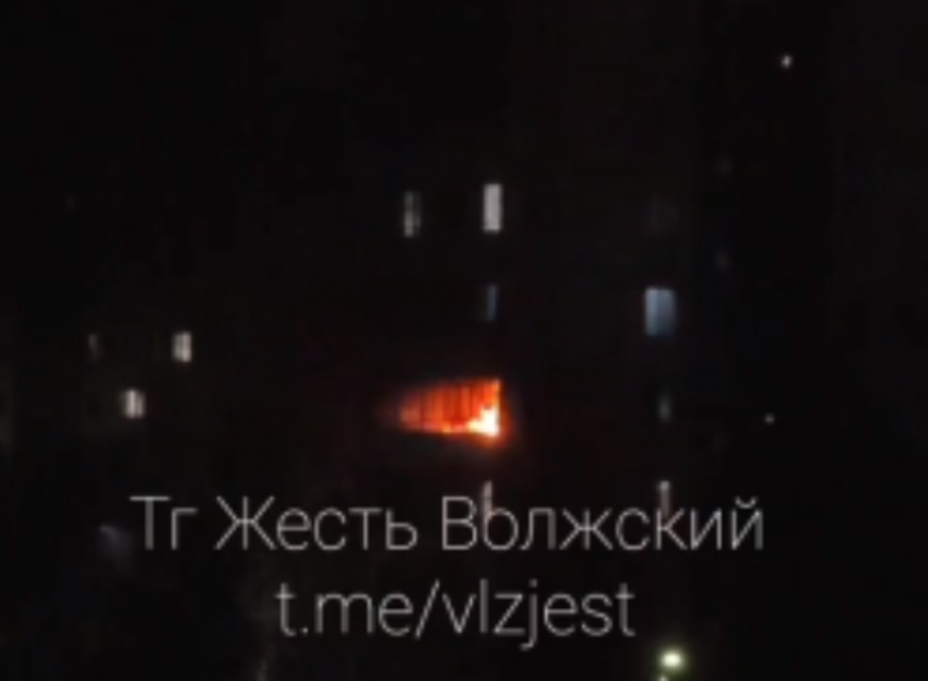 В Волжском ночью сгорел балкон