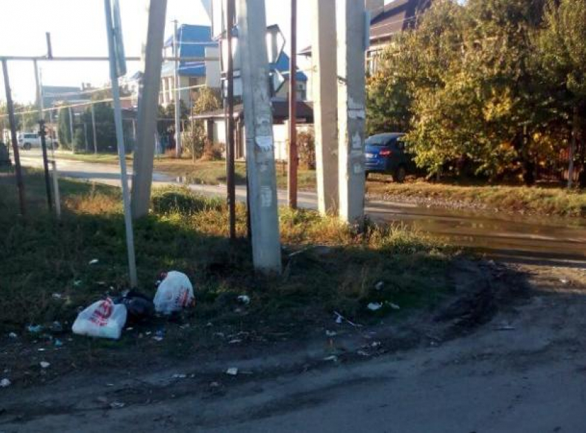 Элитный поселок Киляковка утопает в мусоре