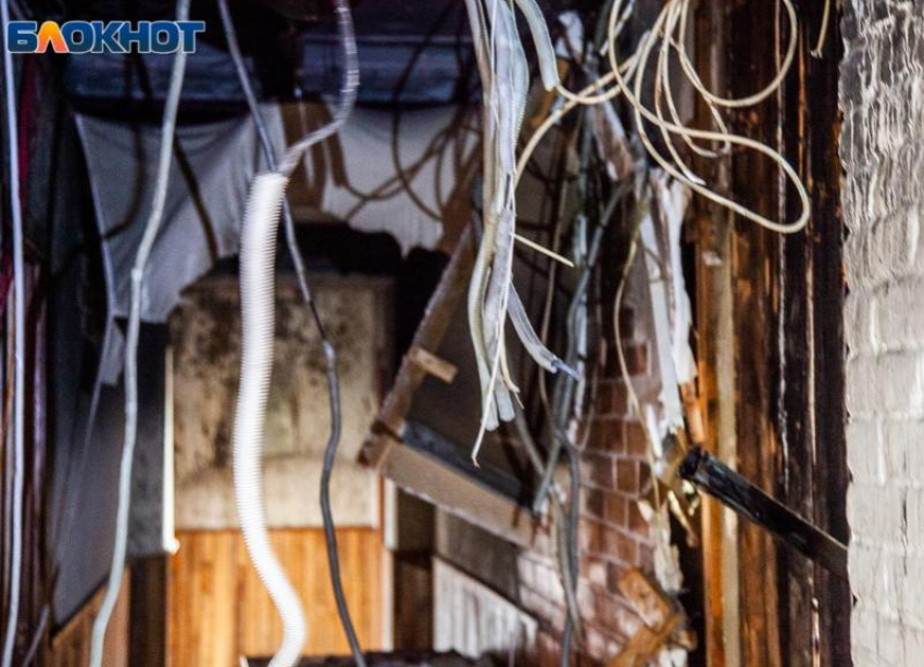 Электропровода вспыхнули в подвале жилого дома в Волжском
