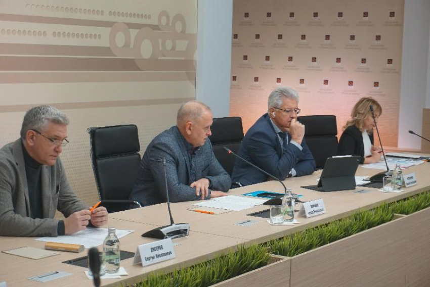 Глава Волжского Игорь Воронин обсудил проблему нехватки кадров с представителями предприятий