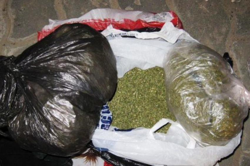 Под Волгоградом марихуаной торговали оптом и стаканами