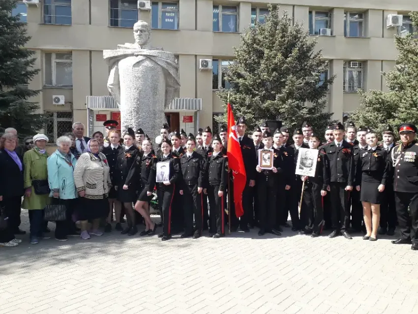Волжские школьники провели митинг у военкомата