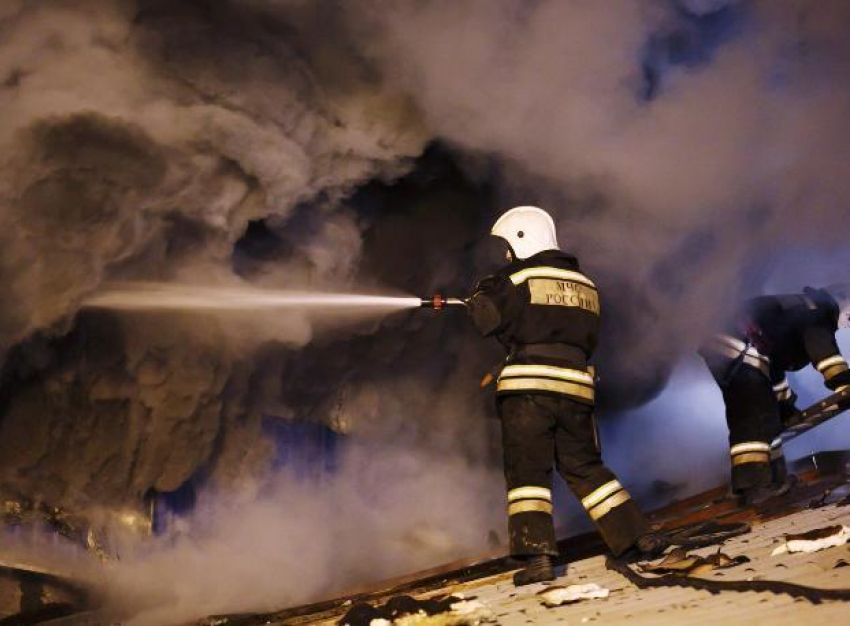 Неисправная электоропроводка стала причиной пожара в Волжском