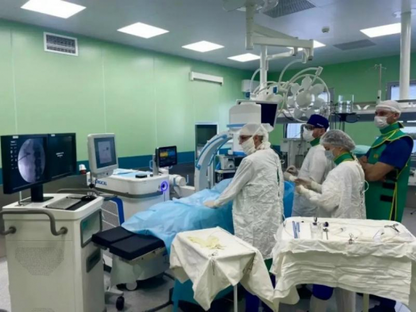 Волгоградские хирурги избавили пациента от камня в почке и «трубки наружу» за один прокол