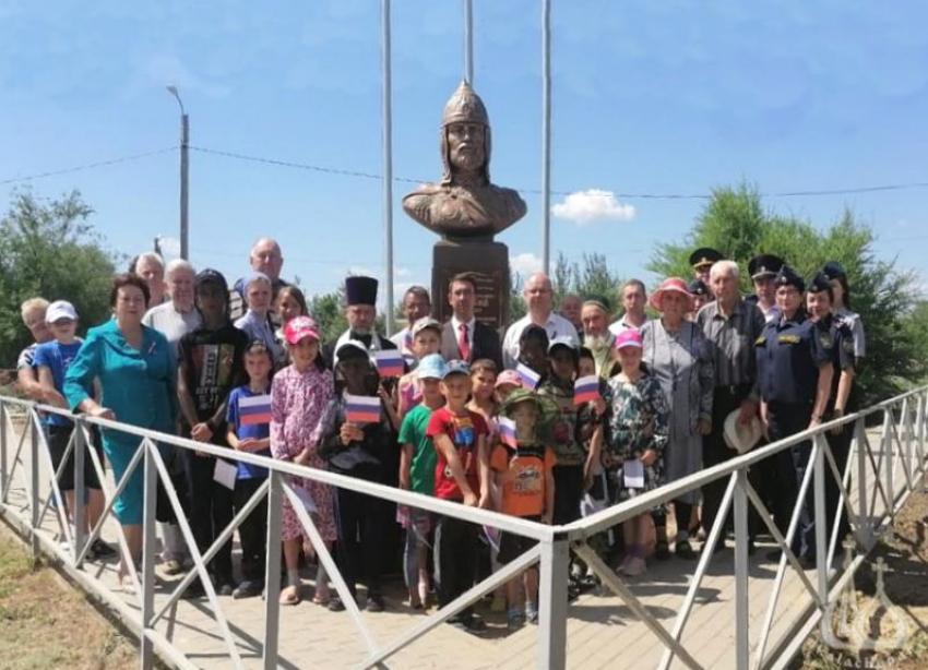 Бюст Александра Невского появился в Калачевской епархии