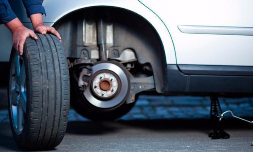 Волжанин пытался «разуть» чужую иномарку посреди бела дня