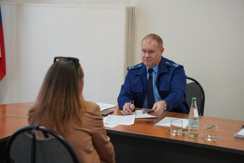 Мусор и неприятный запах: волжане рассказали природоохранному прокурору о проблемах с отходами