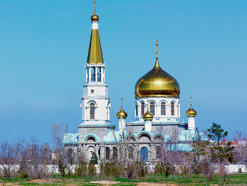 Во всех храмах Волжского отслужили панихиду по погибшим в катастрофе Ту-154