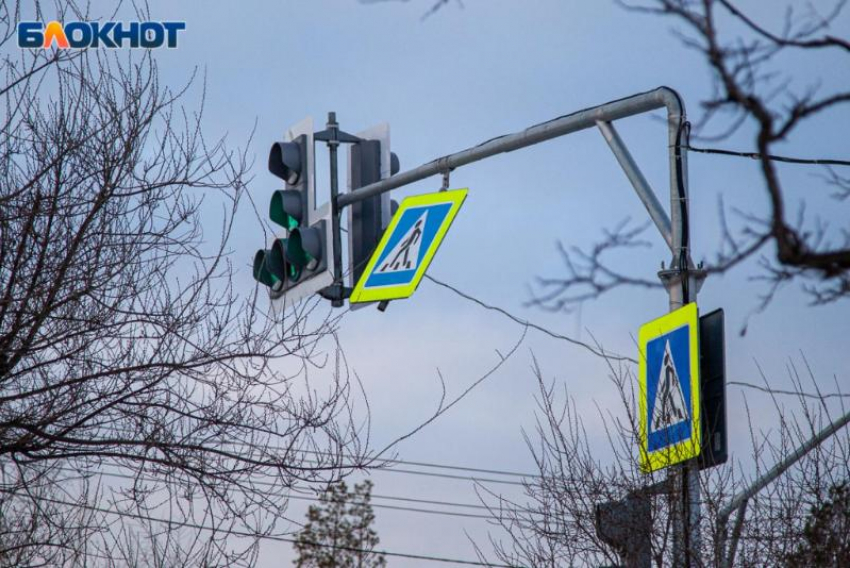 Переход и светофор пообещали волжанам на многострадальной улице Мечникова