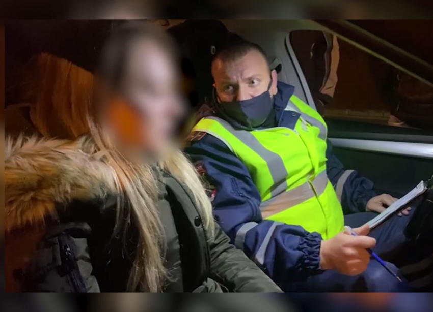 Задержание пьяных автоледи в Волгограде попало на видео