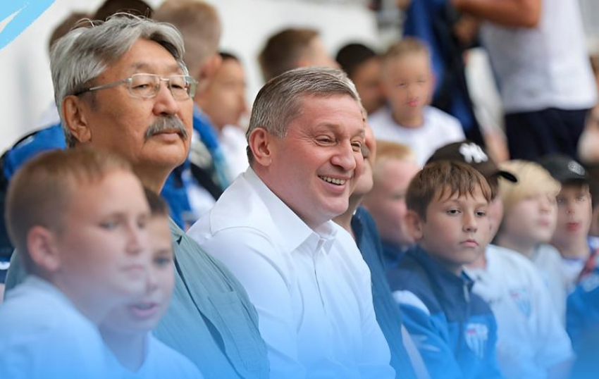 Андрей Бочаров вместе с молодежью из Волжского стал зрителем финала футбольного турнира