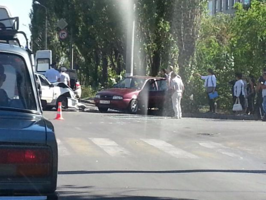 Установлены подробности ДТП в Волжском с участием ВАЗ-2114 и Ford'a: есть пострадавшие 
