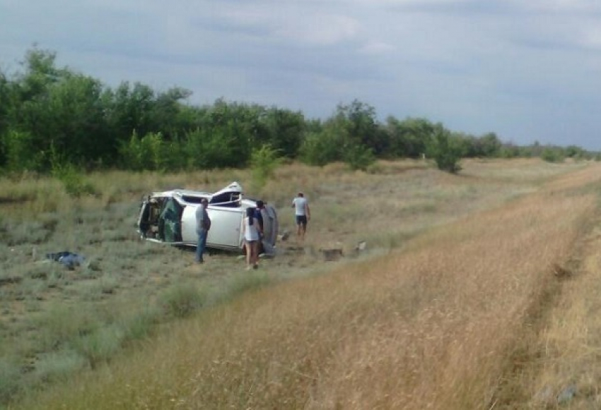 Взорвавшееся колесо стало причиной смертельного ДТП под Волгоградом