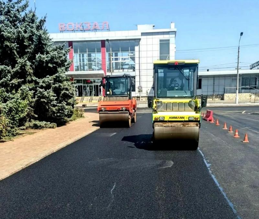 В Волжском обновили Привокзальную площадь