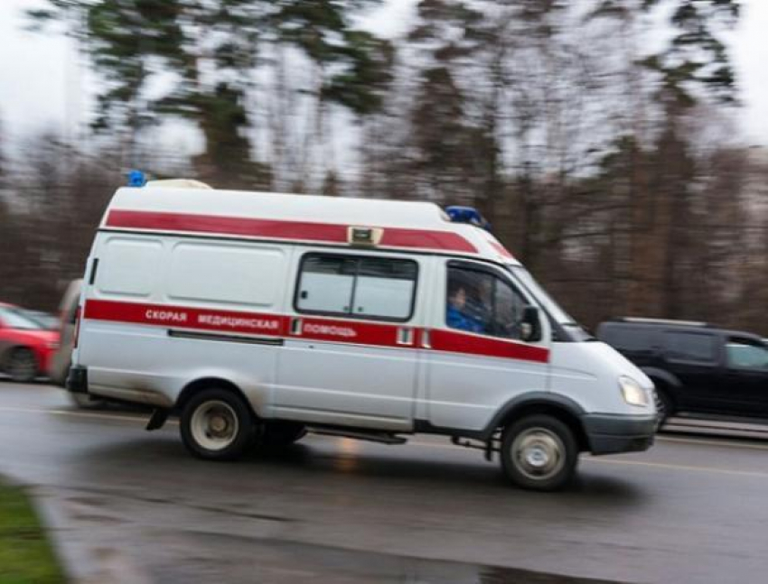 В Волжском госпитализировали автоледи после ДТП с «четырнадцатой"