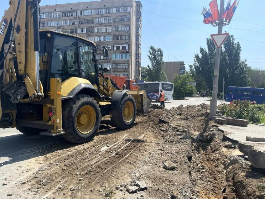 В Волжском начался ремонт площади Привокзальной