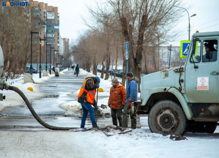 В связи с погодными условиями на дороги Волжского вышла спецтехника