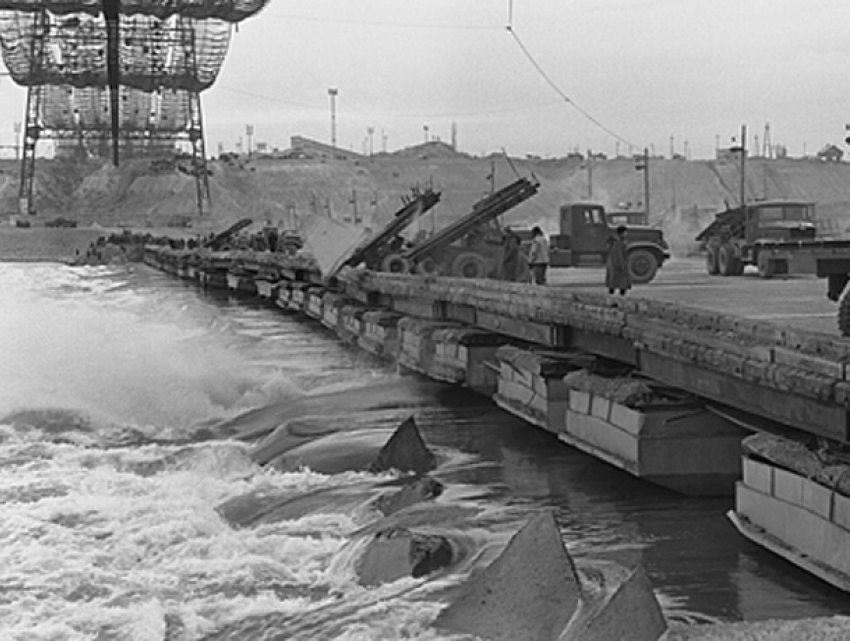 Календарь Волжского: 12 октября приняли все сооружения ГЭС 