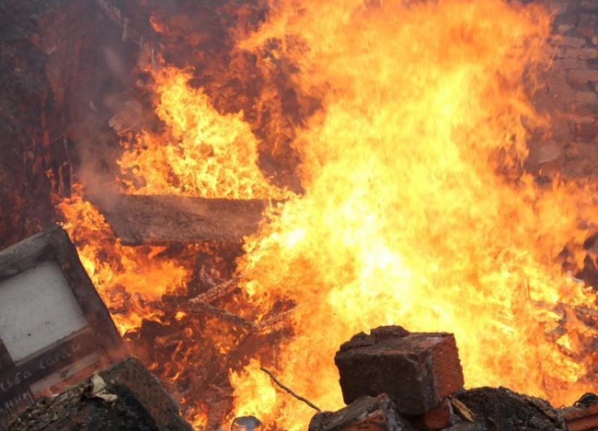 При пожаре под Волгоградом заживо сгорел пенсионер