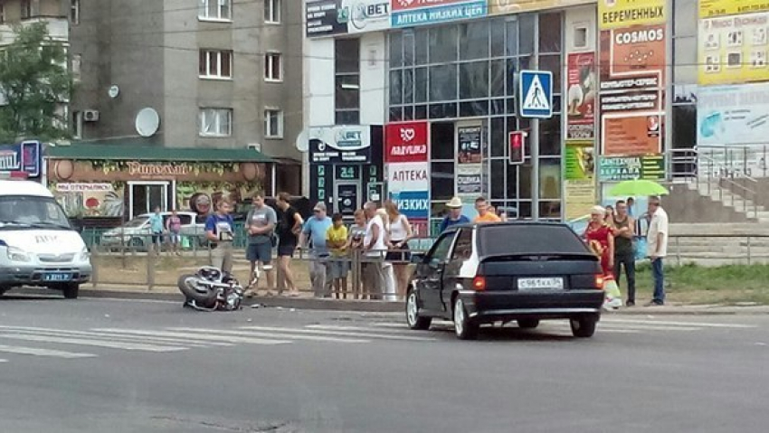 В Волжском у «Гермеса» столкнулись мотоцикл и «тринадцатая"