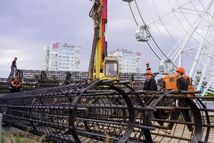 В Волгограде приступили к монтажу 120-метрового колеса обозрения