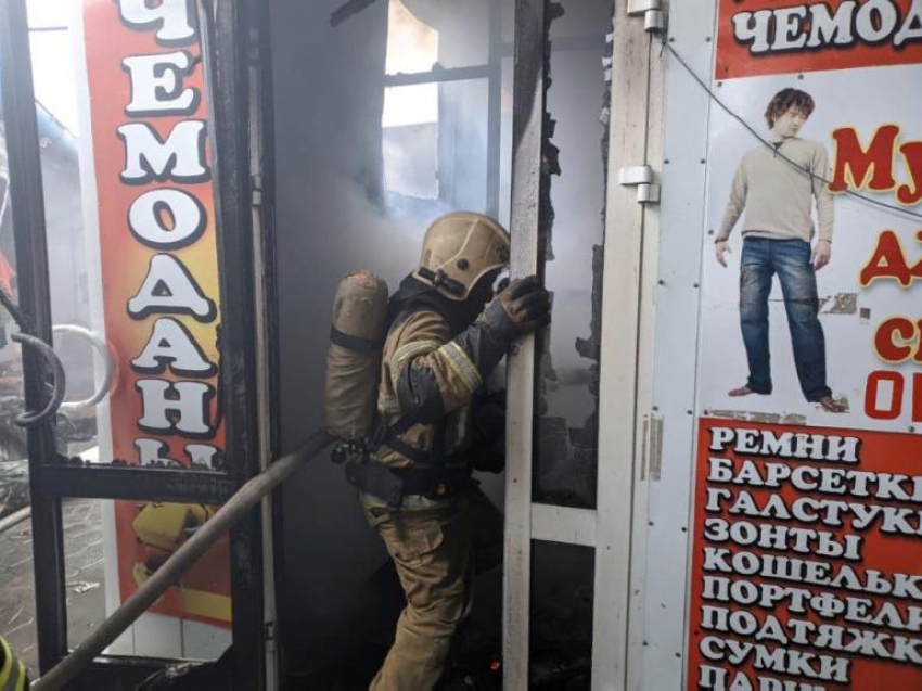 Эвакуировали 150 человек и соседнюю школу: последствия пожара на Качинском рынке