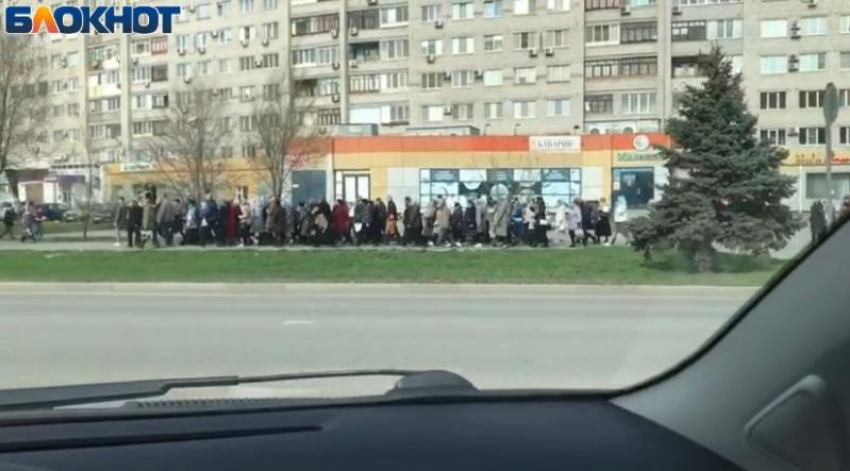 Крестный ход заполонил улицы Волжского: видео
