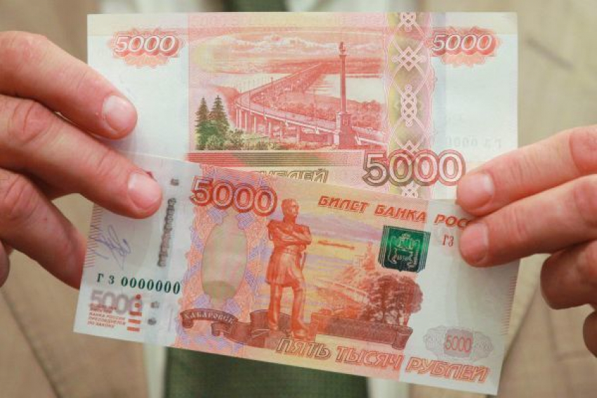 Экс-полицейский в Волгограде получил 3 года за перевозку фальшивых денег