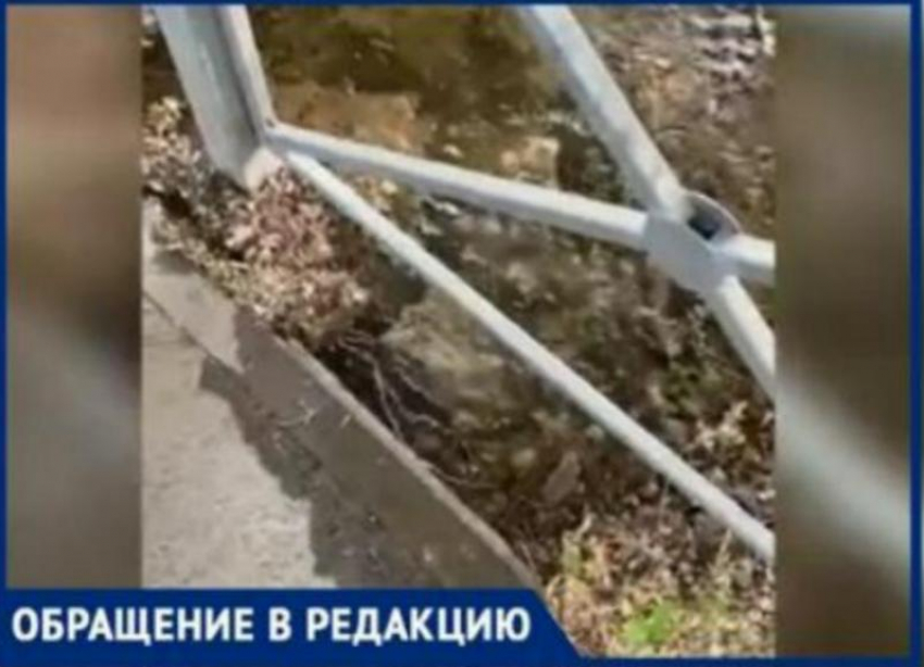 «Родник стал бить в центре Волжского», - местный житель рассказал о коммунальном недочете