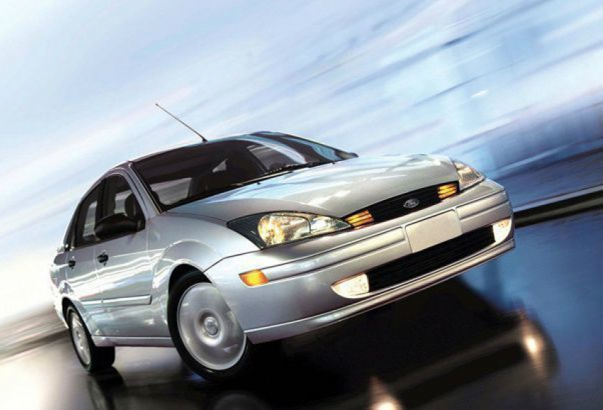 В Волжском пешеход налетел на бампер автомобиля