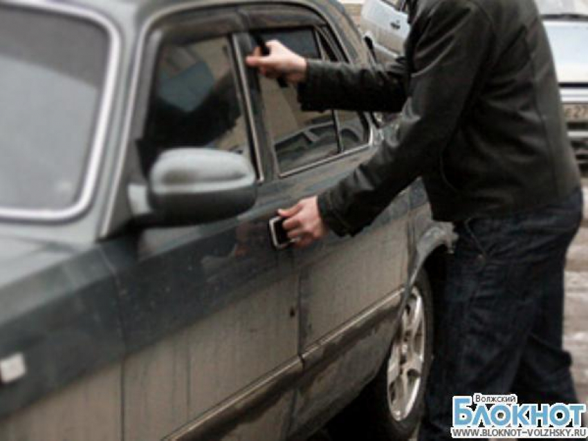 В Волжском угнали «Волгу» без двигателя и номеров