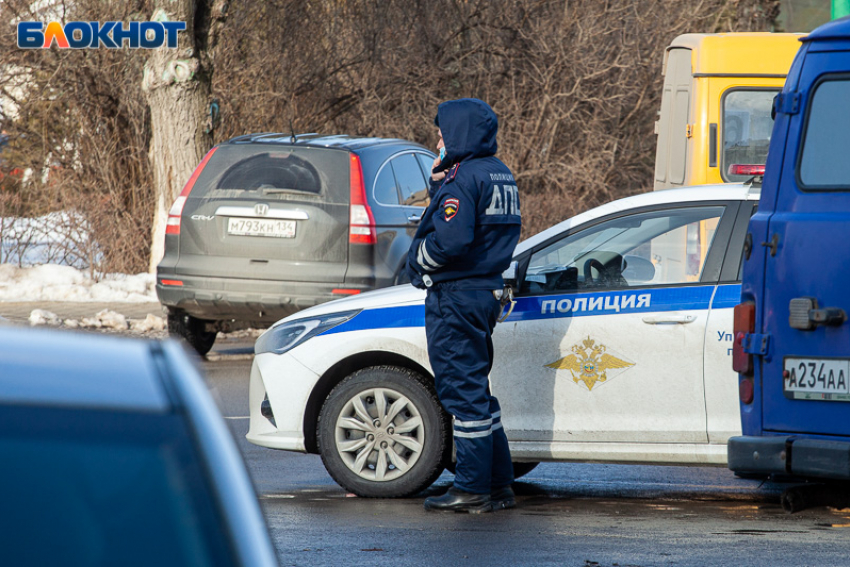 Пожилого бегуна сбила машина на дороге в Волжском