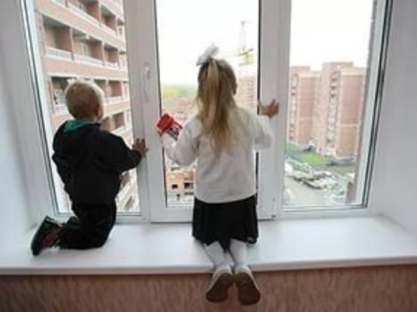 Малыши региона травмируются ежедневно: волжских и волгоградских родителей призывают быть бдительными 