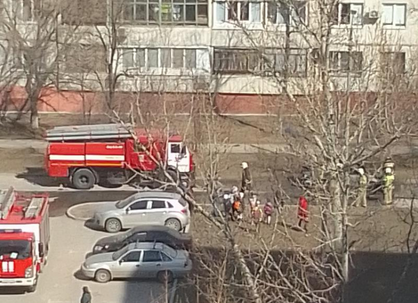 Автомобиль взорвался в Волжском: видео