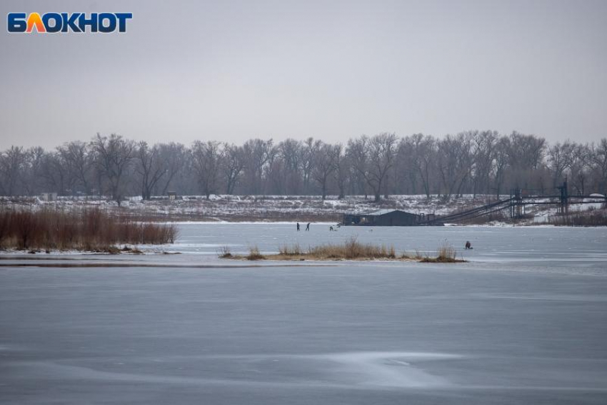 Шторм и гололед: жителей Волгоградской области просят соблюдать меры безопасности