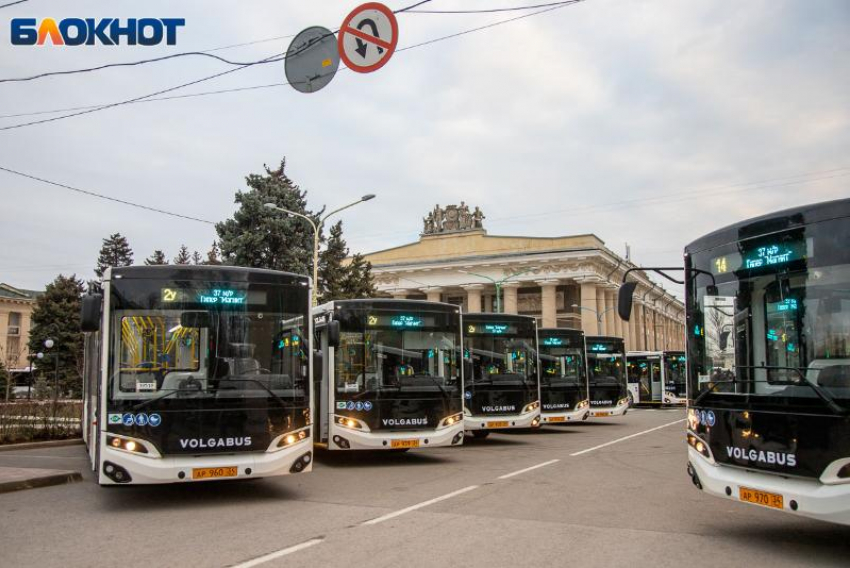 В Волжском первые новые автобусы вышли на городские рейсы