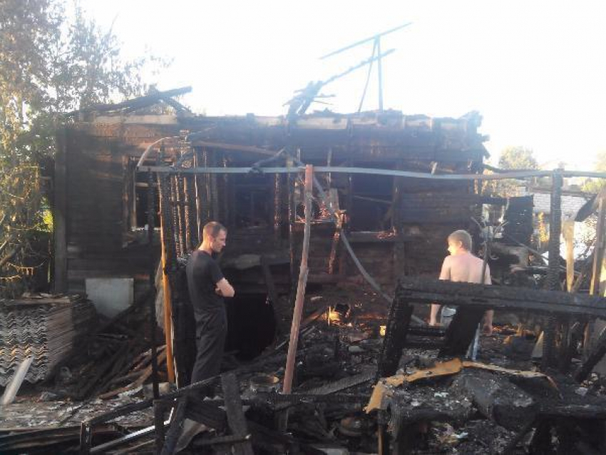 Крупный пожар случился в Средней Ахтубе: погорельцы просят о помощи
