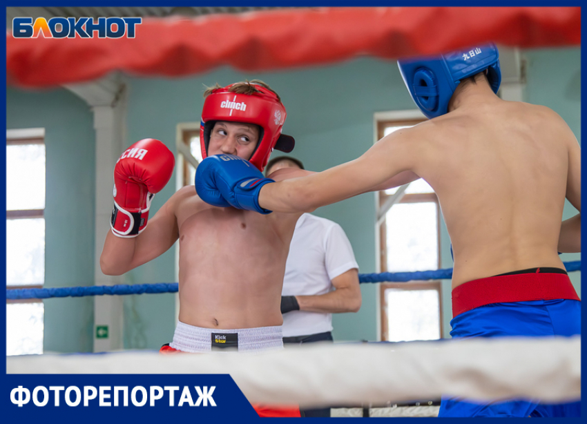 В Волжском состоялся Открытый турнир по кикбоксингу: фоторепортаж