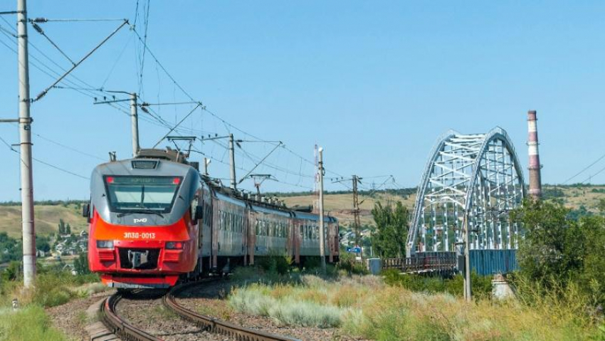 Для болельщиков из Волжского пустят дополнительную электричку после матча
