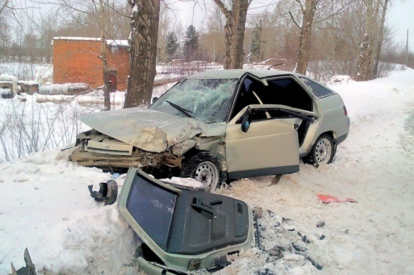 Под Волгоградом в ДТП погибли мужчина и его 16-летний сын 