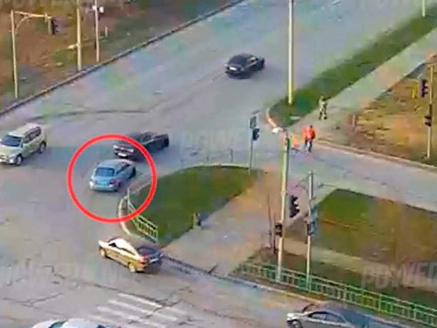 Пешеход и два автомобиля: ДТП в Волжском