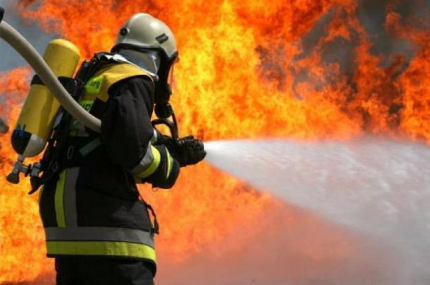 Во время пожара в Волжском пострадал 44-летний мужчина
