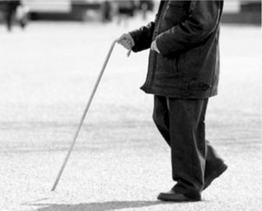 На севере Волгограда Volkswagen Polo переехал 80-летнего пенсионера