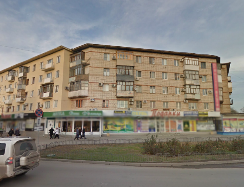 Подвал жилого дома в центре Волжского власти пустили с молотка